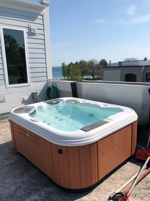 Bayview Bliss: Modern Luxury Home Apartment in Traverse City