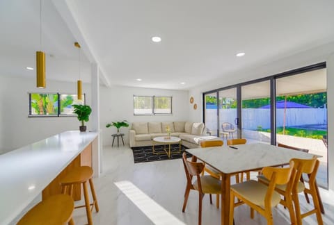 4BR North Miami Villa with Pool Patio Ping Pong House in Golden Glades