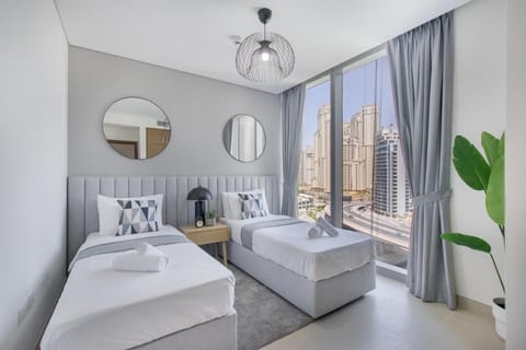 Free housekeeping visits during your stay - StayShort - Spacious 2BR in Dubai Marina Luxury Living Apartment in Dubai