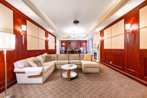 Bright Peaceful 2BR Retreat Near UBC Downtown House in Vancouver