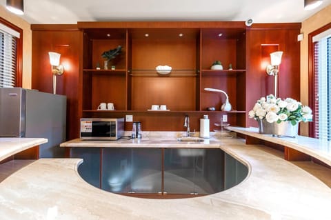 Bright Peaceful 2BR Retreat Near UBC Downtown House in Vancouver