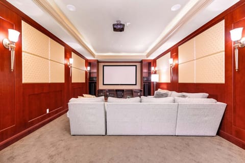 Bright Peaceful 2BR Retreat Near UBC Downtown House in Vancouver