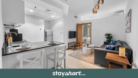 Free housekeeping visits during your stay - StayShort - Contemporary 1BR in Dubai Marina Sleeps 4 Apartment in Dubai