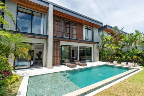 Property building, Pool view, Swimming pool, sunbed