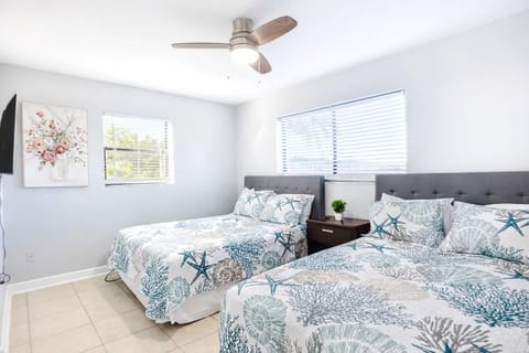 Lakefront Sunset Retreat with SPA House in Port Charlotte