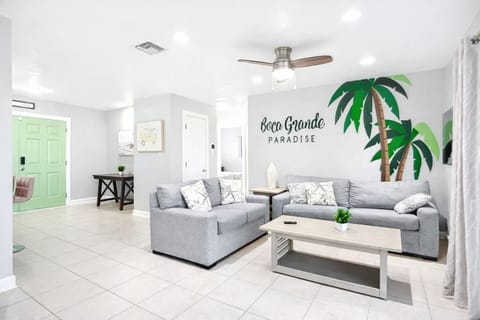 Lakefront Sunset Retreat with SPA House in Port Charlotte