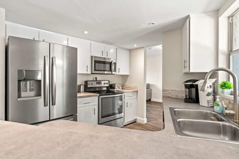 Gulf Coast Getaway Pool Mini Putt Fenced Yard House in Palmetto