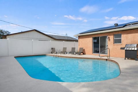 Gulf Coast Getaway Pool Mini Putt Fenced Yard House in Palmetto