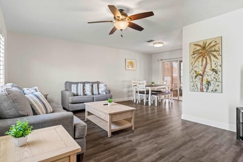 Gulf Coast Getaway Pool Mini Putt Fenced Yard House in Palmetto