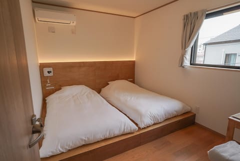 Bed, Photo of the whole room, Bedroom, air conditioner