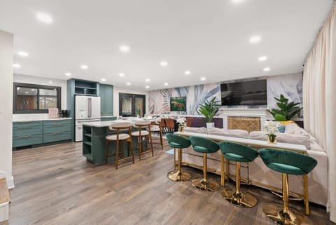 Spacious home with pool & hot tub House in Ohio