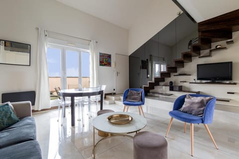 Communal lounge/ TV room, TV and multimedia, Living room, Seating area