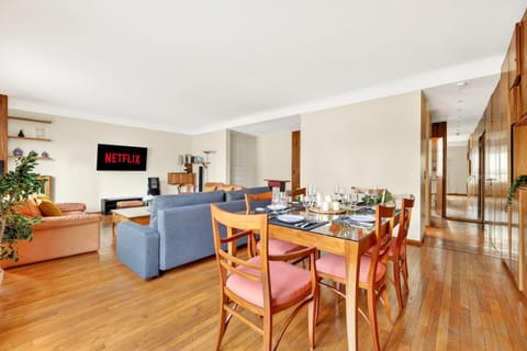 TV and multimedia, Living room, Seating area, Dining area