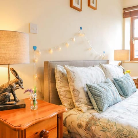 Bed, Bedroom, towels, wardrobe