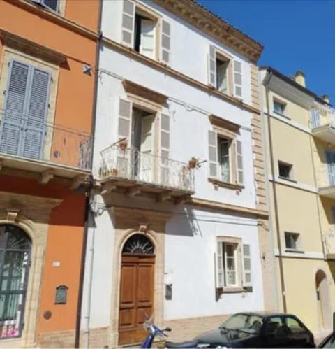 Property building, Neighbourhood