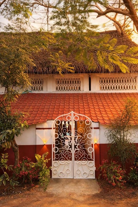 Property building, Spring, Day, Garden, Garden view