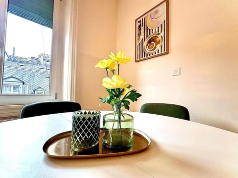Elegant Seefeld Apt - Walk to Lake and Center Apartment in Zurich City