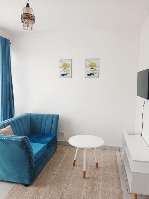 TV and multimedia, Living room, Seating area, Evening entertainment