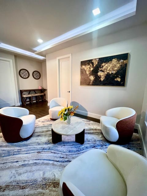 Creek side Mountain Perfect for Families ,We are just 5 to 7 minutes from the entrance of Pisgah Forest, where you ll find many rivers and waterfalls Villa in Mills River