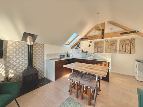 Dining area, kitchen