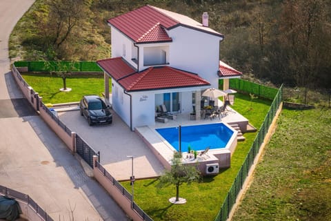 Property building, Facade/entrance, Off site