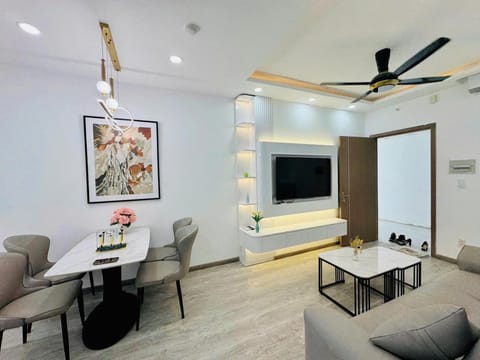 TV and multimedia, Living room, Seating area, air conditioner