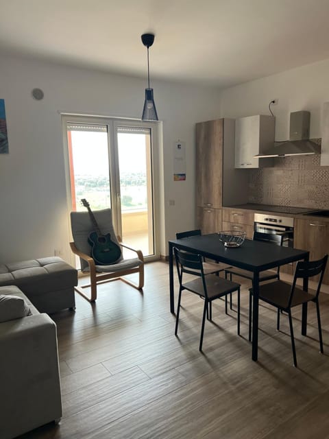 Kitchen or kitchenette, Seating area
