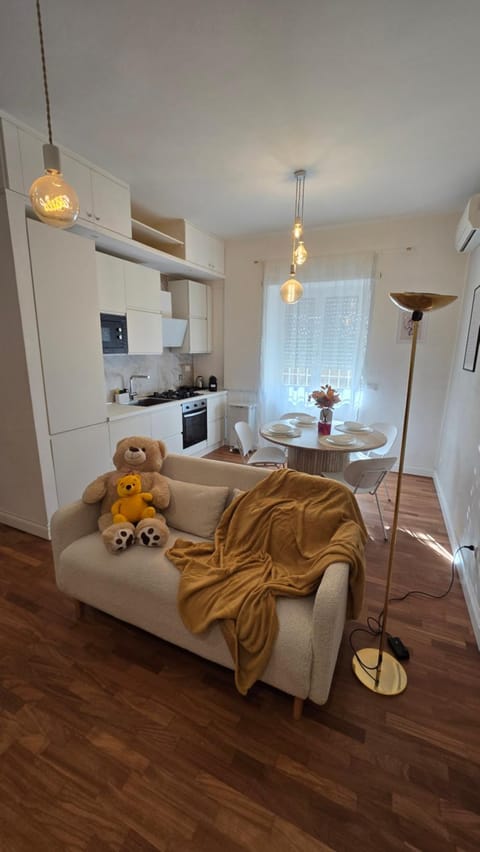 Kitchen or kitchenette, Living room, Photo of the whole room, Seating area, Dining area