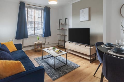 Living room, Seating area, Evening entertainment