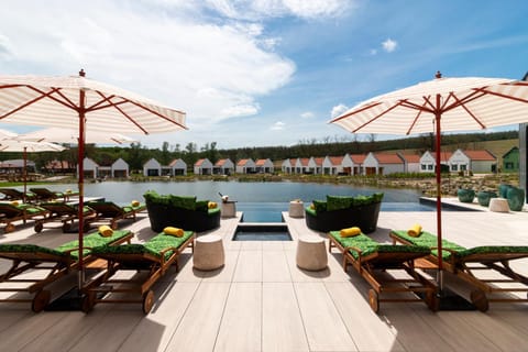 Spa and wellness centre/facilities, Lake view