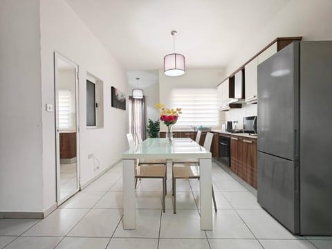 Kitchen or kitchenette, Dining area, microwave, oven, stove