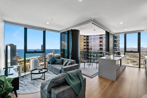 View (from property/room), View (from property/room), Living room, City view, Sea view, kitchen