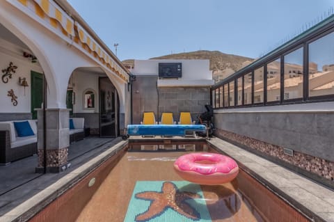 BBQ facilities, Mountain view, Swimming pool, internet, sunbed