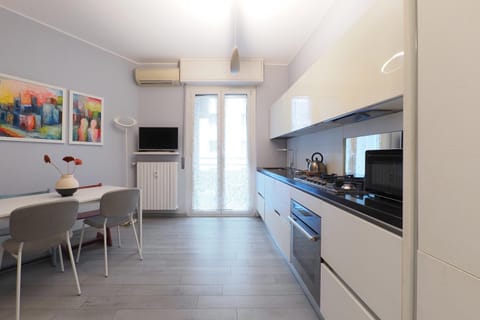 TV and multimedia, Kitchen or kitchenette, dishwasher, internet, oven, stove, air conditioner