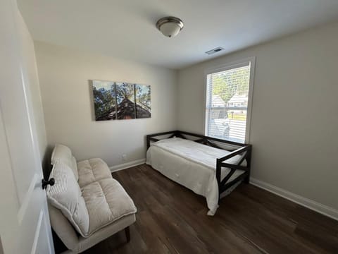 Derby City retreat Villa in Jeffersonville