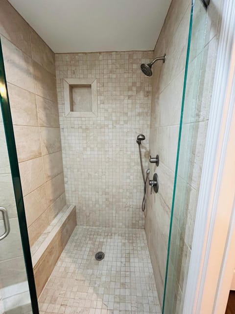 Derby City retreat Villa in Jeffersonville