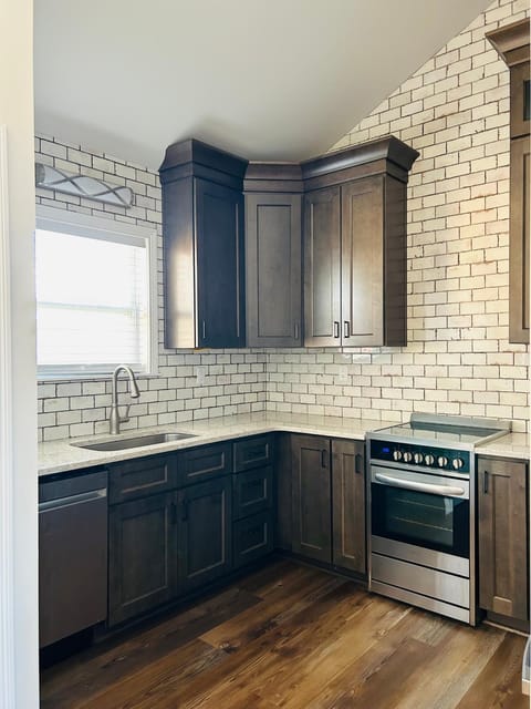 Derby City retreat Villa in Jeffersonville