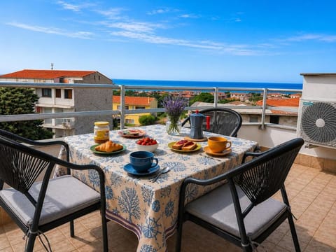 Balcony/Terrace, Food