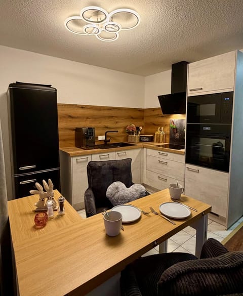 Kitchen or kitchenette, Dining area, dishwasher