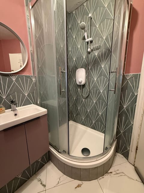 Galway City Townhouse 1 minute walk from everything Apartment in Galway