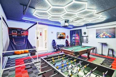 Billiard, Game Room