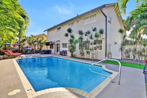 Property building, Swimming pool, Swimming pool, sunbed