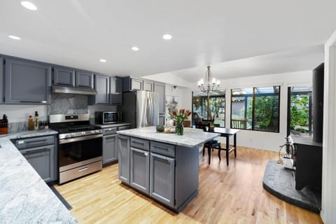 Ranch house in Bridal Trails House in Kirkland