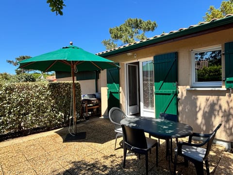 Patio, Dining area