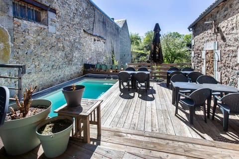 Property building, Balcony/Terrace, Living room, Swimming pool