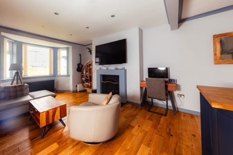 Elegant Portree Hamara Cottage with Hot Tub House in Portree