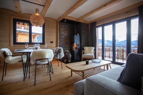 Living room, Dining area