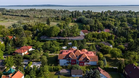 Property building, Neighbourhood