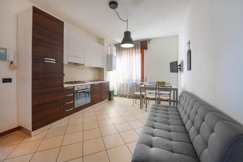 Kitchen or kitchenette, Living room, Seating area, Dining area, pet friendly, stove