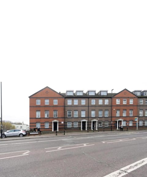 Central Southampton 2BR Work and Family Stay with Parking Apartment in Southampton